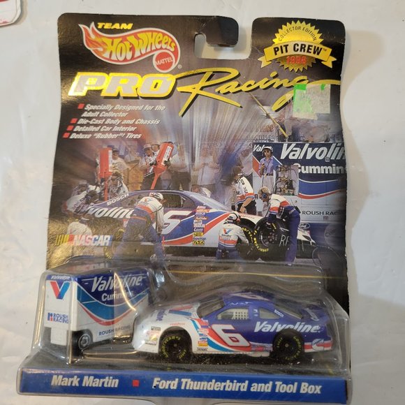 Hot Wheels Pro Racing Collectors Edition Pit Crew -- #946 - Picture 1 of 2